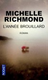  L'année brouillard  -   Un froid matin brumeux sur Ocean Beach à San Francisco. Emma sautille sur le sable.  - Michelle Richmond - Roman - Richmond Michelle - Libristo
