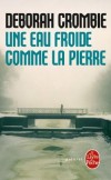 Une eau froide comme la pierre - Duncan Kincaid et Gemma James envisagent de passer d'agréables vacances de Noël avec leurs enfants respectifs -Deborah Crombie - Thriller  - Crombie Deborah - Libristo